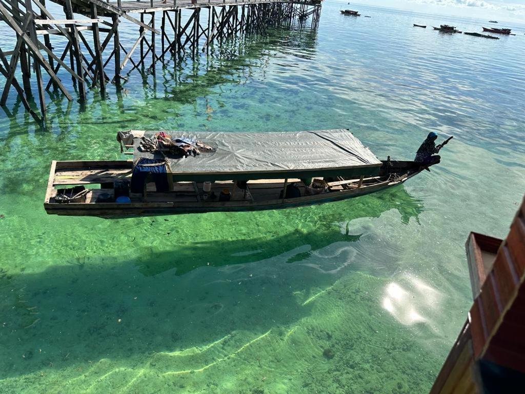 Апартаменти Mabul Backpackers Mabul Island Екстер'єр фото