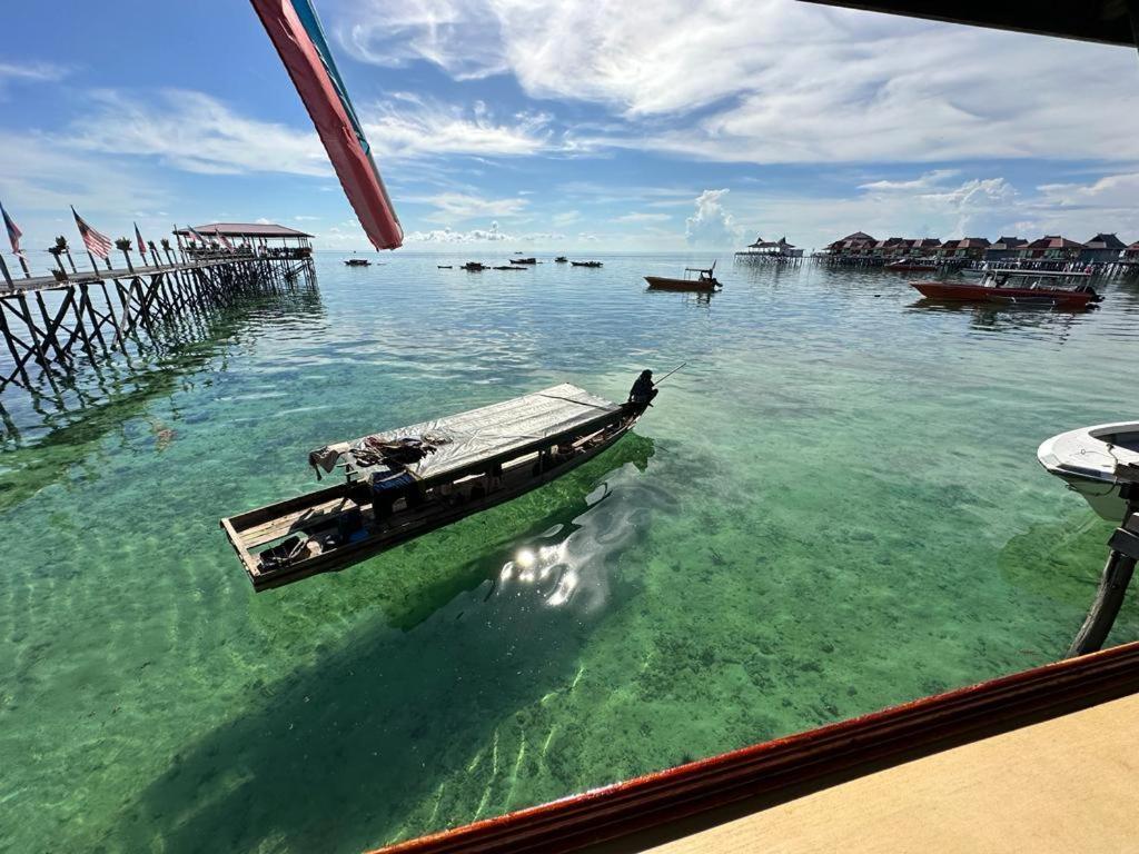 Апартаменти Mabul Backpackers Mabul Island Екстер'єр фото