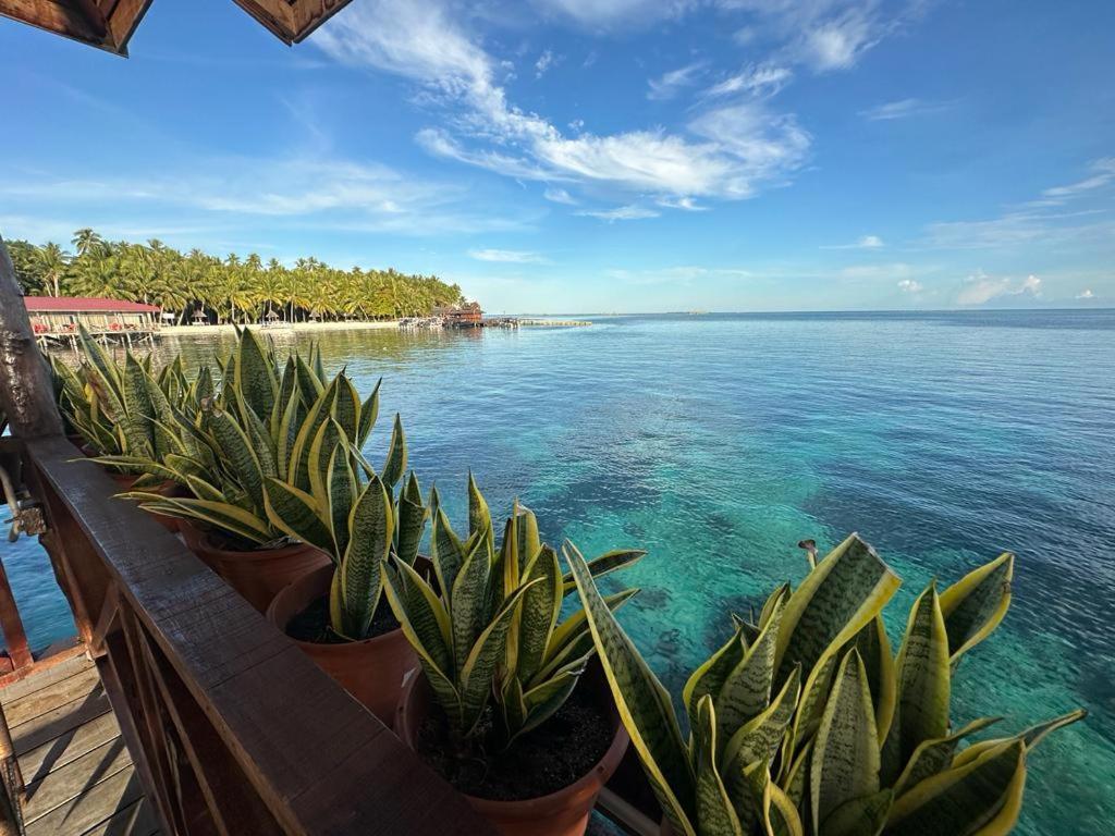 Апартаменти Mabul Backpackers Mabul Island Екстер'єр фото