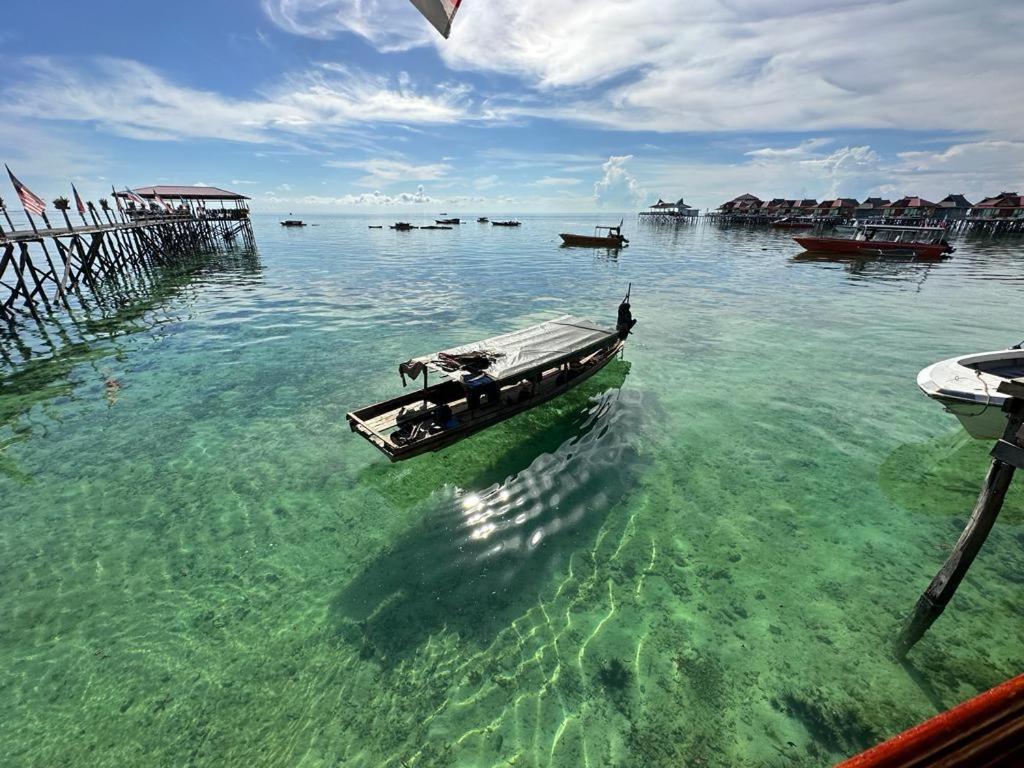 Апартаменти Mabul Backpackers Mabul Island Екстер'єр фото