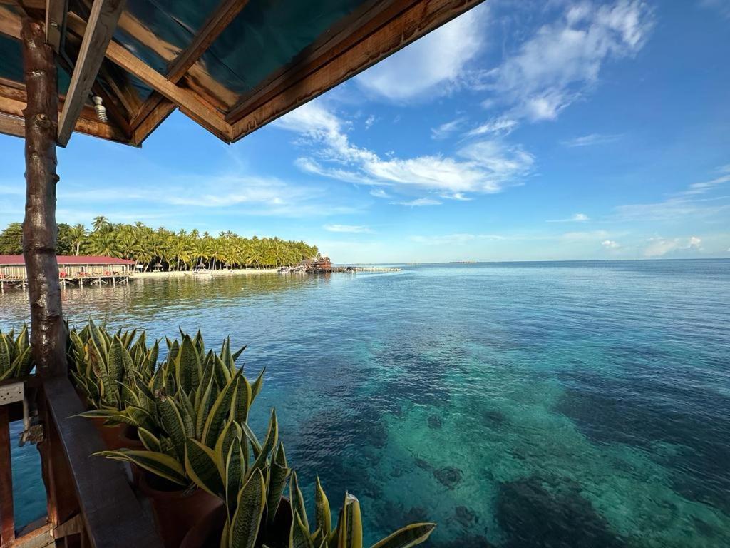 Апартаменти Mabul Backpackers Mabul Island Екстер'єр фото