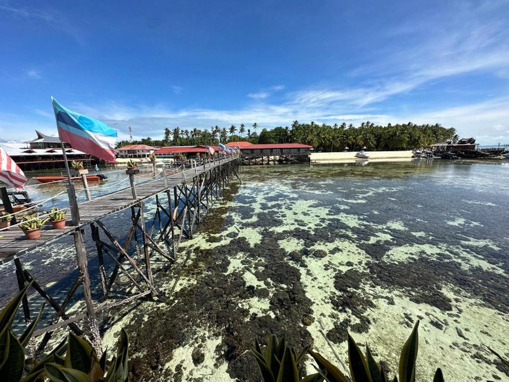 Апартаменти Mabul Backpackers Mabul Island Екстер'єр фото