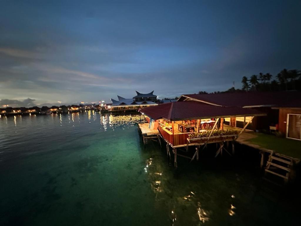 Апартаменти Mabul Backpackers Mabul Island Екстер'єр фото