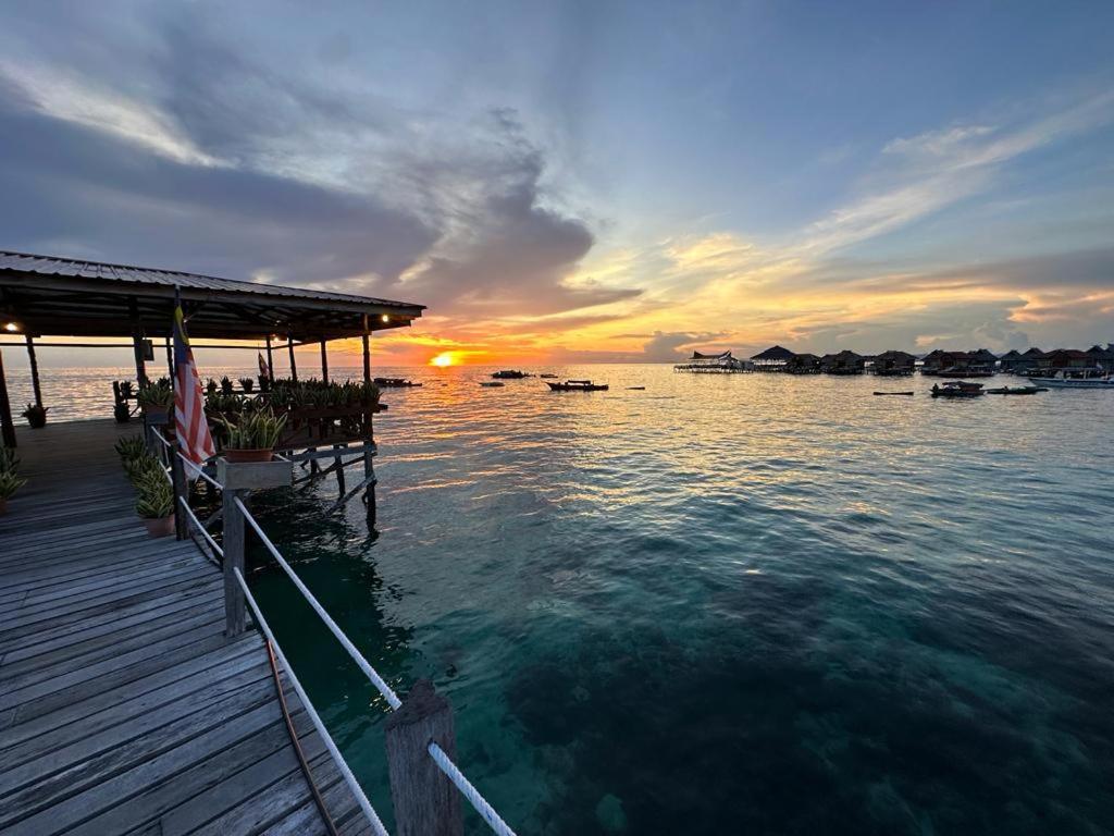 Апартаменти Mabul Backpackers Mabul Island Екстер'єр фото