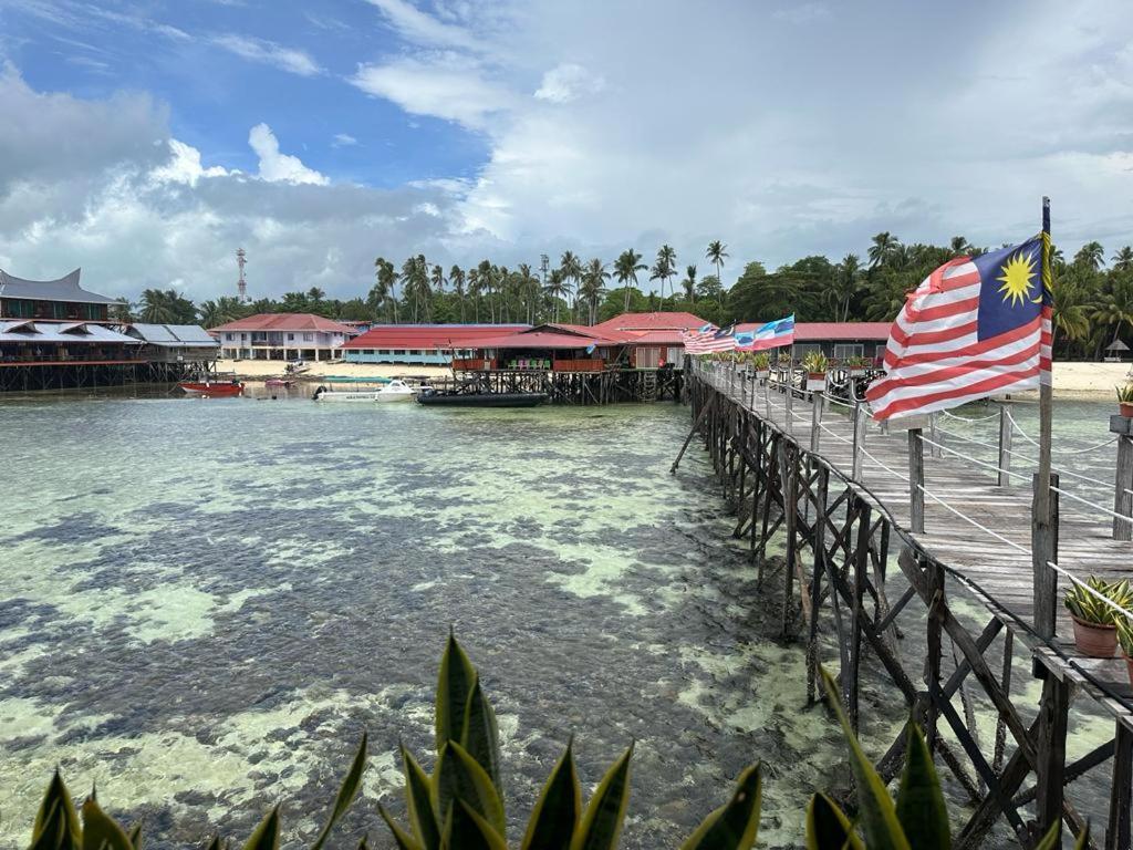 Апартаменти Mabul Backpackers Mabul Island Екстер'єр фото