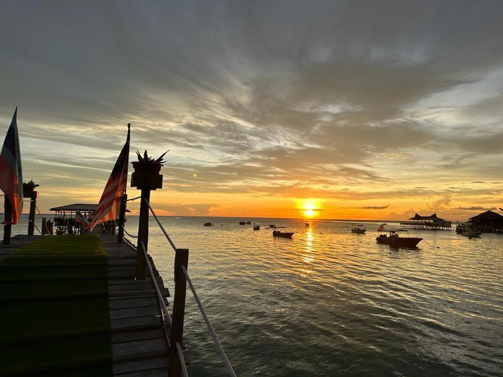 Апартаменти Mabul Backpackers Mabul Island Екстер'єр фото