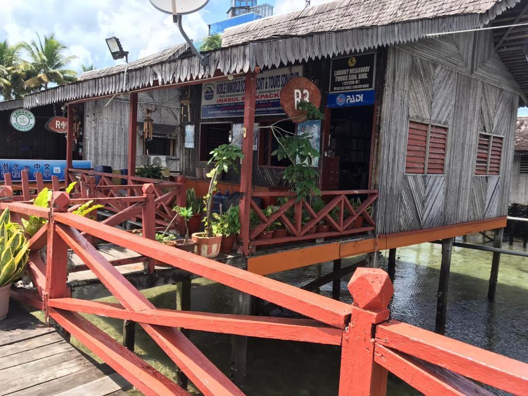 Апартаменти Mabul Backpackers Mabul Island Екстер'єр фото