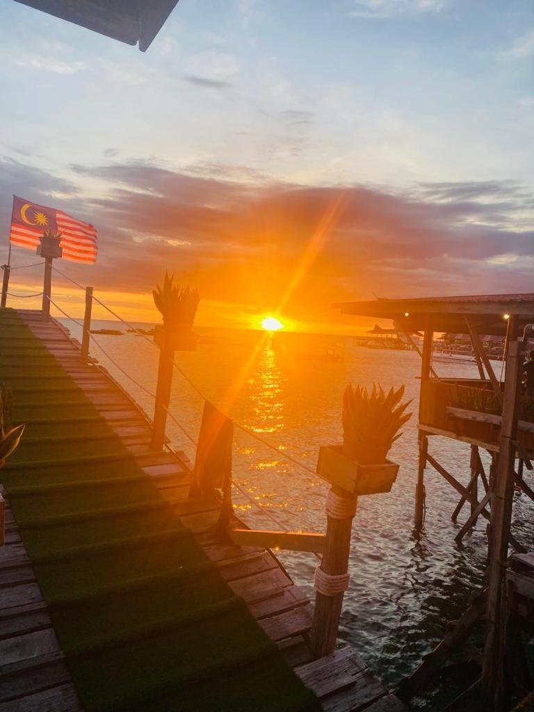 Апартаменти Mabul Backpackers Mabul Island Екстер'єр фото