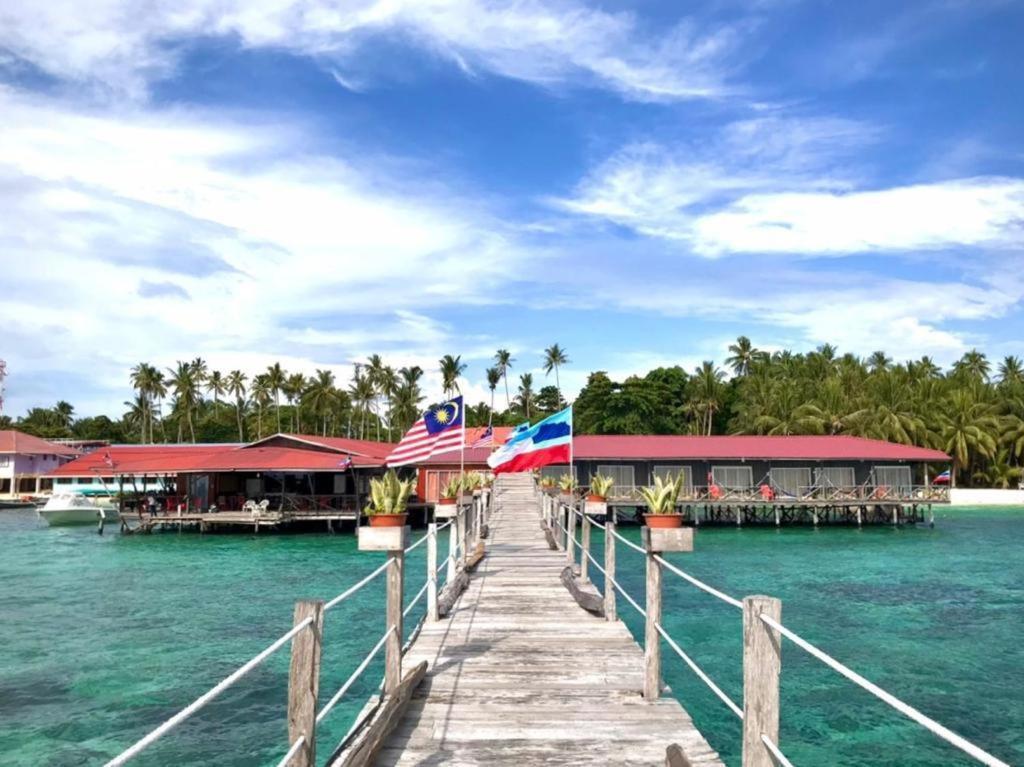 Апартаменти Mabul Backpackers Mabul Island Екстер'єр фото