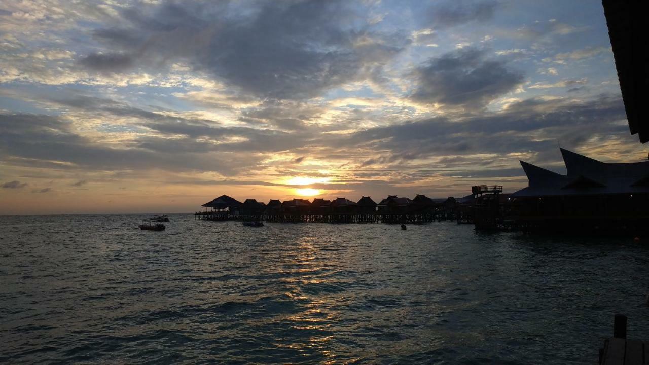 Апартаменти Mabul Backpackers Mabul Island Екстер'єр фото