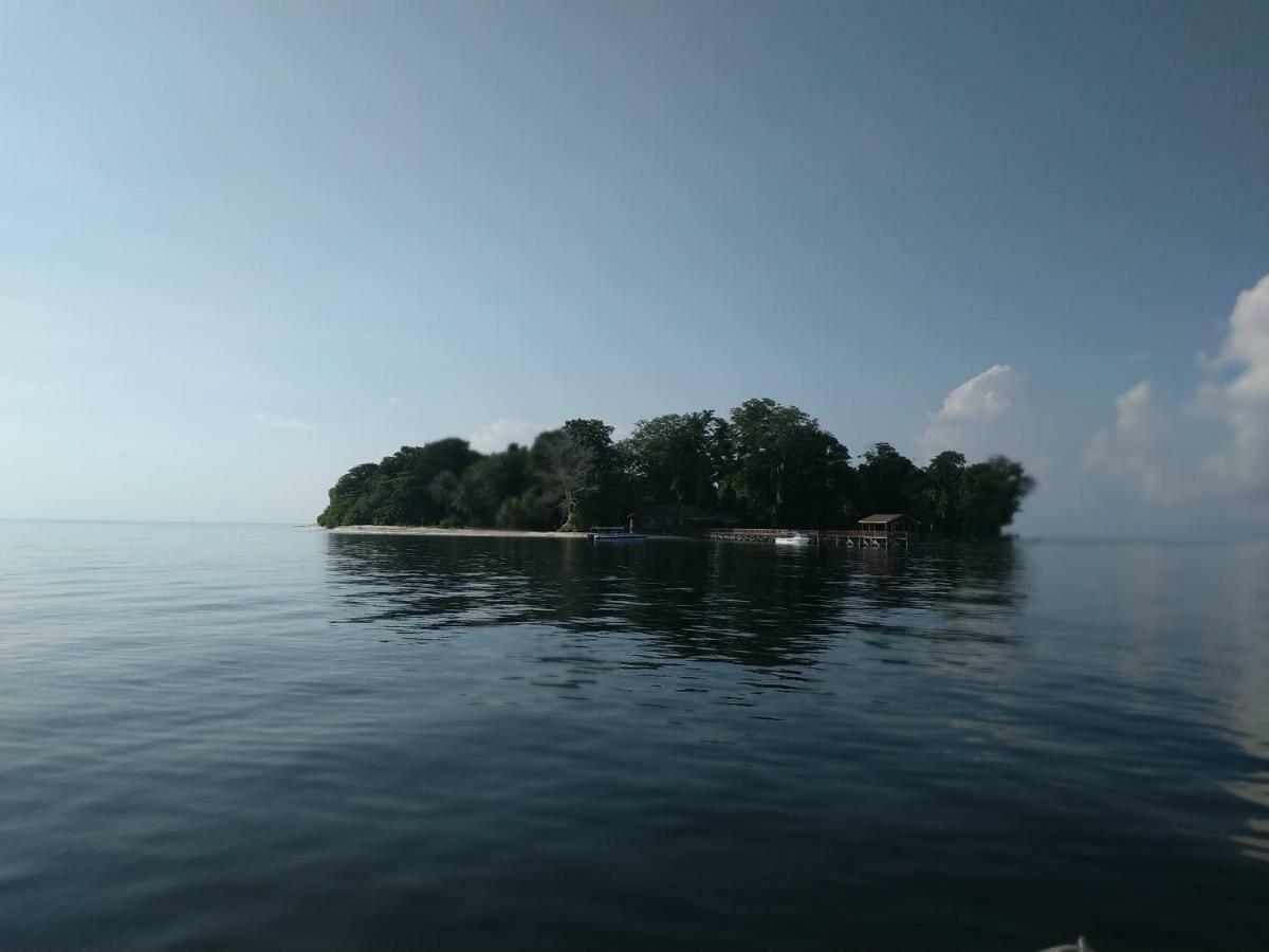 Апартаменти Mabul Backpackers Mabul Island Екстер'єр фото